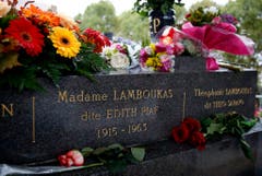 Das Grab von Edith Piaf auf dem Friedhof Père Lachaise in Paris. (Bild: Keystone)