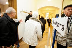 Hier gehts zum ausgeschilderten Rundgang durch das sanierte Regierungsgebäude. (Bild: Donato Caspari)