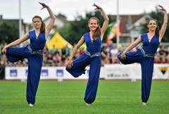 Anmutig präsentieren diese Frauen ihre Darbietung. (Bild: Reto Martin)