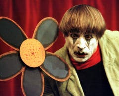 Aussdrucksstarker Mime: Dimitris Gesicht spricht Bände bei einem Auftritt in seinem Theater in Verscio 1998. (Bild: KARL MATHIS (KEYSTONE))