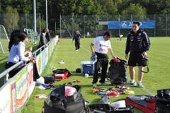 Materialschlacht am Spielfeldrand. (Bild: Hanspeter Schiess)