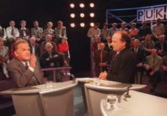 Alt-Bundesrat Otto Stich wird im Oktober 1996 im Schweizer Fernsehen in der Sendung Arena von Moderator Filippo Leutenegger befragt. (Bild: Keystone)