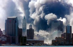 Rauchverhangener Himmel über Manhattan am 11.September 2001. (Bild: Keystone)