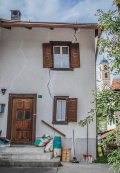 Brienz GR: Reportage aus Brienz - dem BŸndner Dorf, das jedes Jahr ein wenig abrutscht, weil der Untergrund in Bewegung ist. (Bild: Jil Lohse)