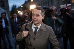 Bundesratskandidat Ignazio Cassis erscheint am Morgen auf dem Bundesplatz vor der Ersatzwahl. (Bild: Keystone)