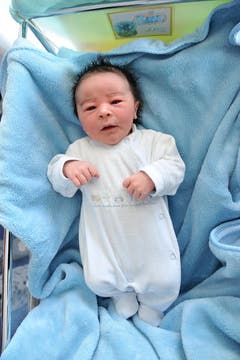Léon, 15.12.10, 3480 g (Klinik Stephanshorn) (Bild: Ralph Ribi)