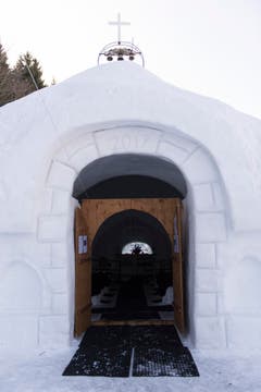 Der Eingang zur Eiskapelle. (Bild: Keystone)