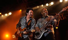 Steve Lukather (links) und Bassist Nathan East von Toto. (Bild: Reto Martin)