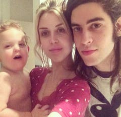 Peaches Geldof mit ihrem zweiten Ehemann Thomas Cohen und ihrem älteren Sohn Astala. (Bild: Instagram)