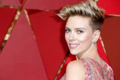 Auch Scarlett Johansson liess sich die Show nicht entgehen. (Bild: Paul Buck/Keystone)
