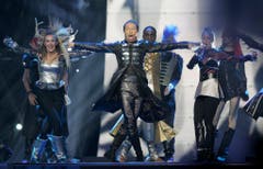 Die Vampire sind los: DJ Bobo bei seinem Auftritt im Halbfinal des Song Contests 2007 in Helsinki. Ins Finale schaffte es der Aargauer nicht - eine der grössten Enttäuschungen in seiner Karriere. (Bild: Keystone)