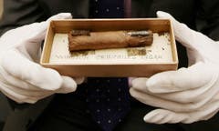 Churchills Markenzeichen unter dem Hammer: Für Zigarrenstummel des ehemaligen Premierministers zahlen Sammler mehrere tausend Franken. (Bild: Keystone)