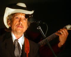 In der Popzeitschrift "Spin" räumte Dylan 1985 verschämt ein, dass er mal ein Andy-Warhol-Kunstwerk zugunsten eines Sofas verkauft habe. "Ich wollte Andy immer sagen, was für eine Dummheit ich gemacht habe, und ob er mir ein anderes Gemälde geben könne..." (sda) (Bild: Keystone)