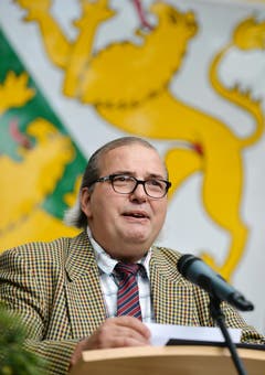 Thomas Götz alias Kantonsrat Arnold Schnider moderierte den Empfang für Sonja Wiesmann zur Wahl als Thurgauer Grossratspräsidentin in Wigoltingen. (Bild: Reto Martin)