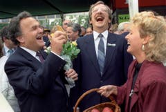 Otto Stich und der damalige Olma-Präsident und Stadtpräsident Heinz Christen bei der Eröffnung der Olma im Oktober 1988. (Bild: Keystone)