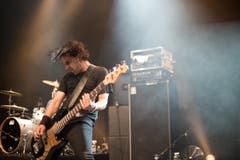 In Action: der «Danko Jones»-Bassist. (Bild: Luca Linder)