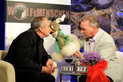 In der Sendung «Wolfsmenschen» scherzt Kurt Felix mit Bauchredner Kliby und seiner Caroline. (Bild: Nana Do Carmo)