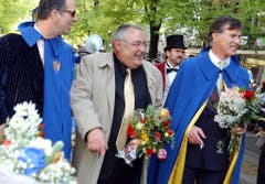 Mathias Gnädinger beim Sächsiläuten-Umzug in Zürich im April 2002. (Bild: Keystone)