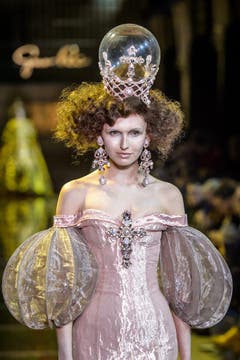 Guo Pei - Runway - Paris Women Fashion Week F/W 2017/18 (Bild: Keystone)