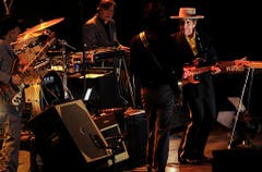 Der damals 69-jährige Dylan bei seinem ersten Konzert in China im April 2011. (Bild: Keystone)