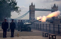 Die Honourable Artillery Company feuert in London Böllerschüsse zur Geburt des Prinzen ab. (Bild: Keystone)