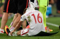 Der Pole Jakub Blaszczykowski kühlt sein Knie vor der Verlängerung. (Bild: Keystone)