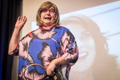 Thomas Götz alias Sabine Schnyder unterhielt die Anwesenden bestens. (Bild: Reto Martin)
