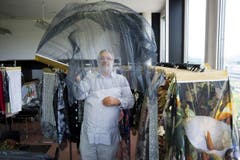 Für sein textiles Schaffen hat Martin Leuthold den Swiss Design Award sowie den renommierten amerikanischen Cotton Design Award erhalten. (Bild: Urs Bucher (Urs Bucher))