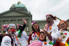 Rund 200 Spitalclowns feierten in Bern. (Bild: Keystone)