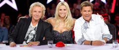 In der "Supertalent"-Jury: Michelle Hunziker, flankiert von Dieter Bohlen (r.) und Thomas Gottschalk. (Bild: Keystone)