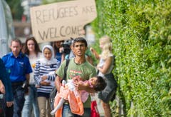 Am Bahnhof in Buchs werden Flüchtlinge erwartet (Bild: Urs Bucher)