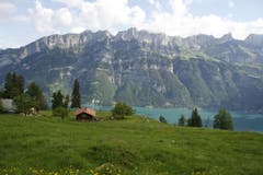 Die Sonnenseite des Walensees ist von dieser Seite gut sichtbar. (Bild: Jolanda Riedener)