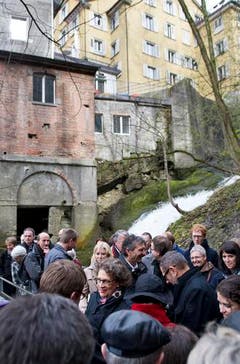 Grosses Interesse an der Kunstführung durch die Mühlenenschlucht. (Bild: Urs Bucher)