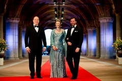 Fürst Albert von Monaco, Grossherzogin Stephanie von Luxemburg und ihr Ehemann Grossherzog Guillaume von Luxemburg (von links). (Bild: Keystone)