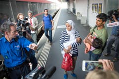 Am Bahnhof in Buchs werden Flüchtlinge erwartet (Bild: Urs Bucher)
