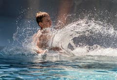 Insbesondere die Kleinsten sind unbändig von Wasser fasziniert - Schnappschuss in der Badi Frauenfeld. (Bild: Reto Martin)