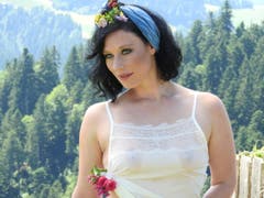 Die 27-jährige Lea aus dem Kanton St.Gallen ist Landwirtin. (Bild: www.bauernkalender.ch)