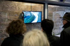 Videoinstallation von Norbert Möslang in der Mühleggbahn-Station. (Bild: Urs Bucher)