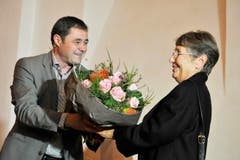 Blumen von David Angst für Miss Kreuzworträtsel Vreni Schawalder. (Bild: Donato Caspari)