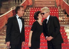 Geburtstagsgrüsse für Sänger Heino von Paola und Kurt Felix 1998 in Düsseldorf. (Bild: Keystone)