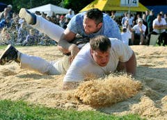 Nöldi Forrer und Beni Notz im Schlussgang am Kantonalen Schwingertag in Weinfelden. (Bild: Reto Martin)