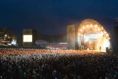Masse hat Klasse: Die Menge beim Konzert von Fettes Brot. (Bild: Urs Jaudas)