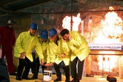 Anfang November 1999 beginnen die Arbeiten am Gotthard-Basistunnel. (Bild: Keystone)
