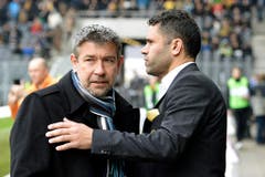 Vor dem Berner Derby: Thun-Trainer Urs Fischer mit YB-Coach Uli Forte im Februar 2014. (Bild: Keystone)