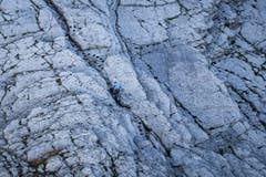 Dem Himmel entgegen: Ein Wanderer ist auf der sogenannten Himmelsleiter unterwegs in Richtung Säntisgipfel (12.9.2016). (Bild: Benjamin Manser)