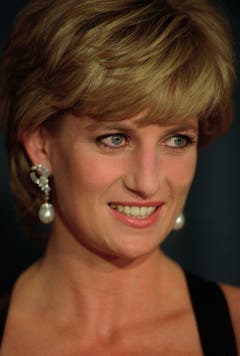 Prinzessin Diana lächelt während dem United Cerebral Palsy Dinner im New York Hilton. (Bild: Mark Lennihan/AP (New York, 11. Dezember 1995))