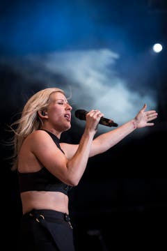 Ellie Goulding aus England auf der Sitterbühne. (Bild: Benjamin Manser)