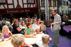 Bei Kindern und Müttern hoch im Kurs: Nik Hartmann. (Bild: Ralph Ribi)