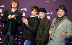 Die Mitglieder der Schweizer Band "77 Bombay Street" auf dem roten Teppich. (Bild: Keystone)