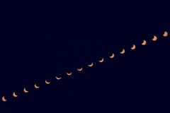 Sonnenfinsternis-Bildsequenz über insgesamt eine Stunde, jeweils fünf Minuten Abstand zwischen den Aufnahmen (Heerbrugg). (Bild: Harald Schnitzler/Leser)